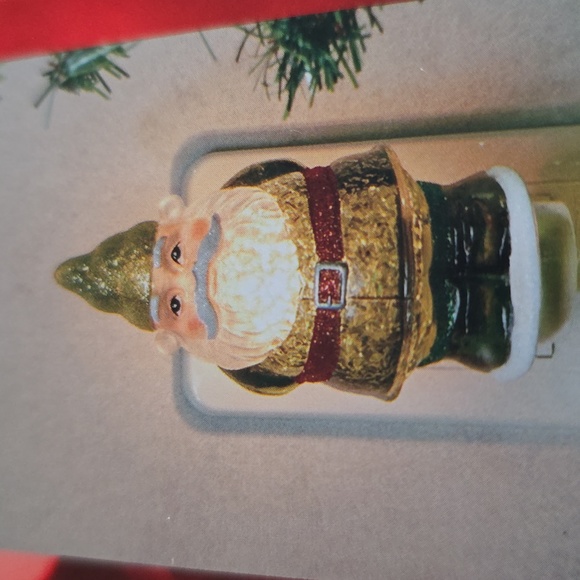 ST. NICHOLAS SQUARE CHRISTMAS HOLIDAY NIGHT LIGHT - Picture 5 of 6